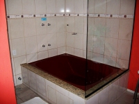 Banheira de hidromassagem da Suíte Hidro do Motel Cisne Blumenau