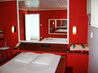 Interior da Suíte com Hidromassagem do Motel Cisne Blumenau