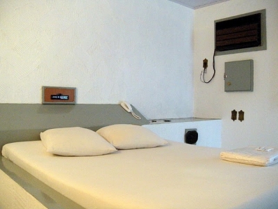 Interior da Suíte Econômica do Motel Cisne Blumenau