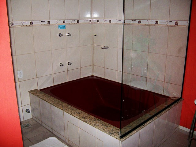 Suíte com hidromassagem do Motel Cisne em Blumenau
